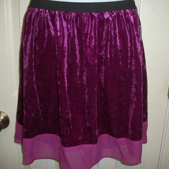 Lottie and Holly Dresses & Skirts - LOTTIE & HOLLY ELASTIC WAIST Skirt Size Medium